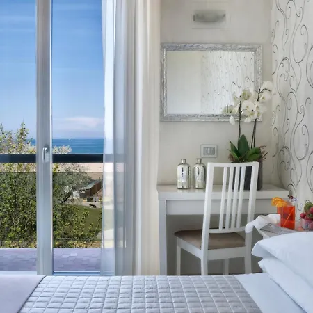 ホテル Vistamare Rivazzurra Di Rimini